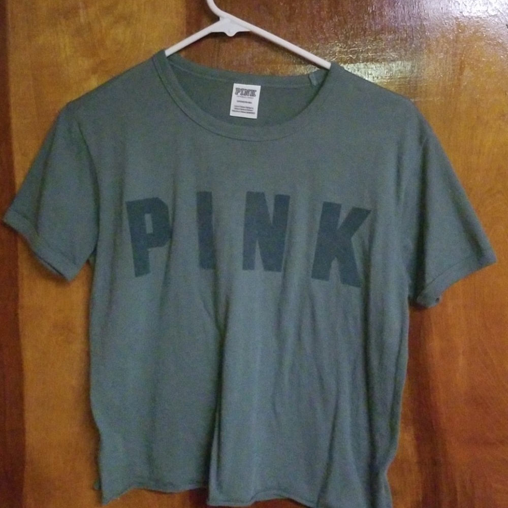 Cropped pink shirt